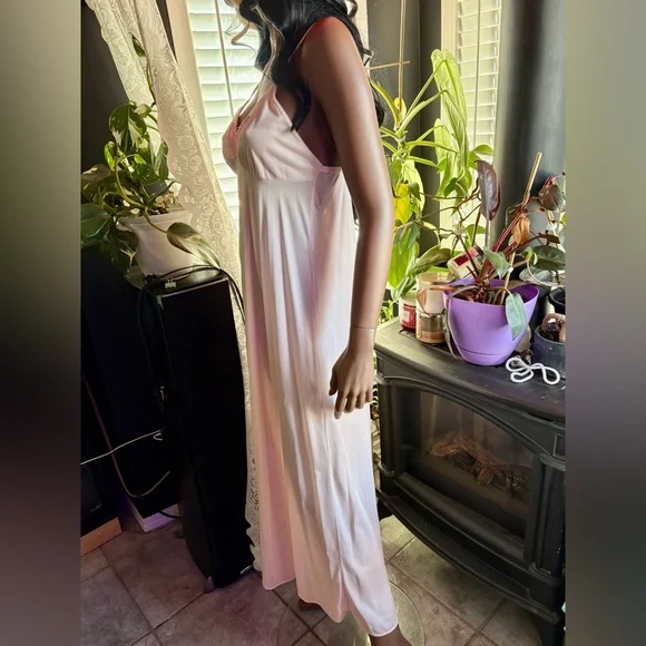 Vintage 1970s Lov’Lee Light Pink Nightgown with Crochet Butterfly (S) - Picture 5 of 13